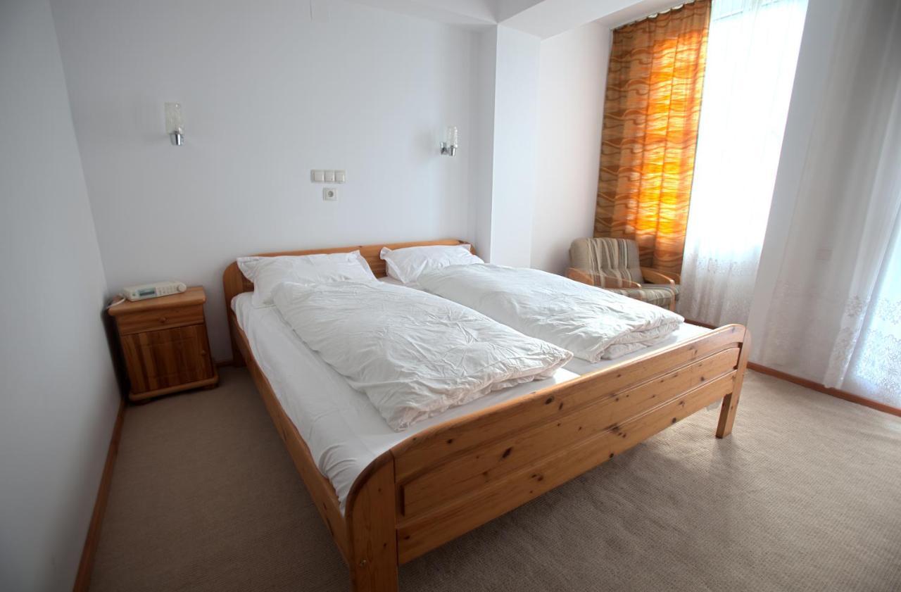 Time-Out - Valea Oltului Hotel Balota  Ngoại thất bức ảnh