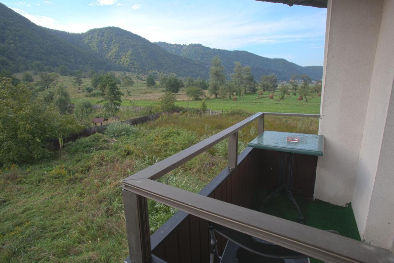 Time-Out - Valea Oltului Hotel Balota  Ngoại thất bức ảnh