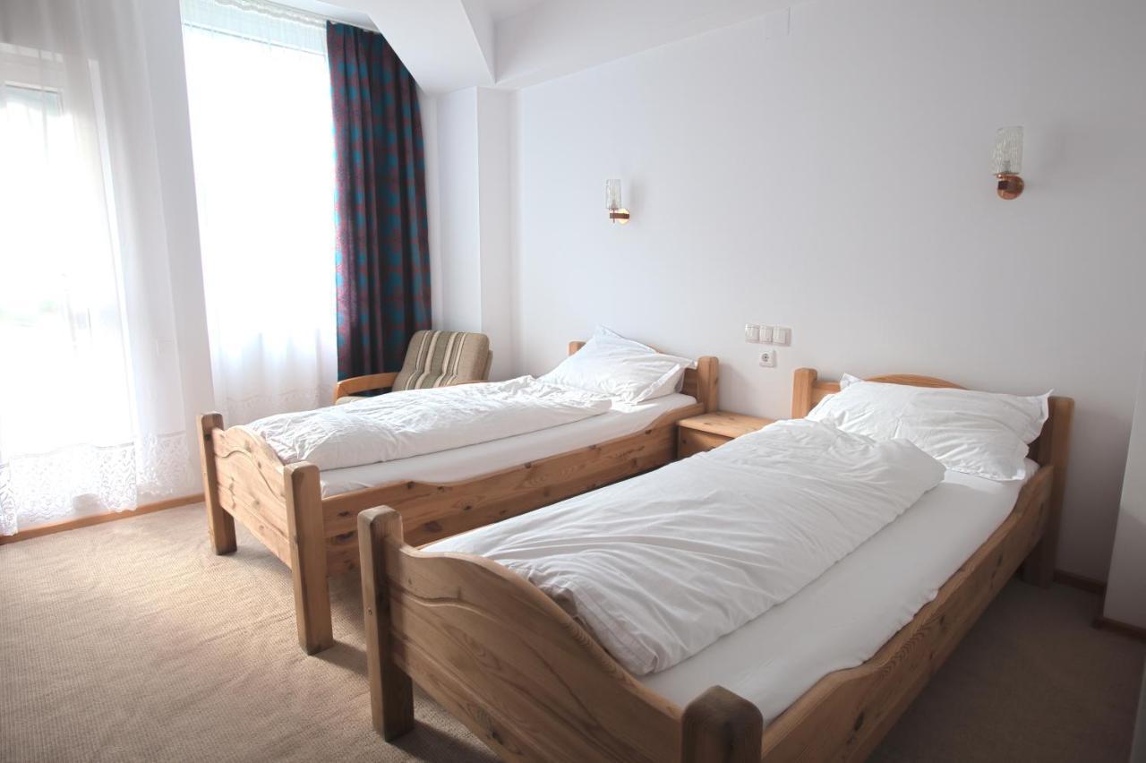 Time-Out - Valea Oltului Hotel Balota  Ngoại thất bức ảnh