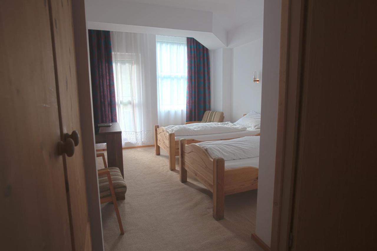 Time-Out - Valea Oltului Hotel Balota  Ngoại thất bức ảnh