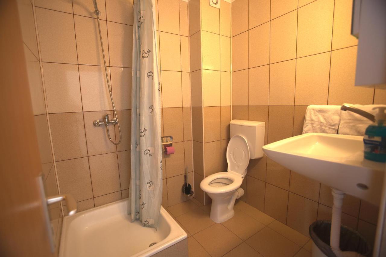 Time-Out - Valea Oltului Hotel Balota  Ngoại thất bức ảnh
