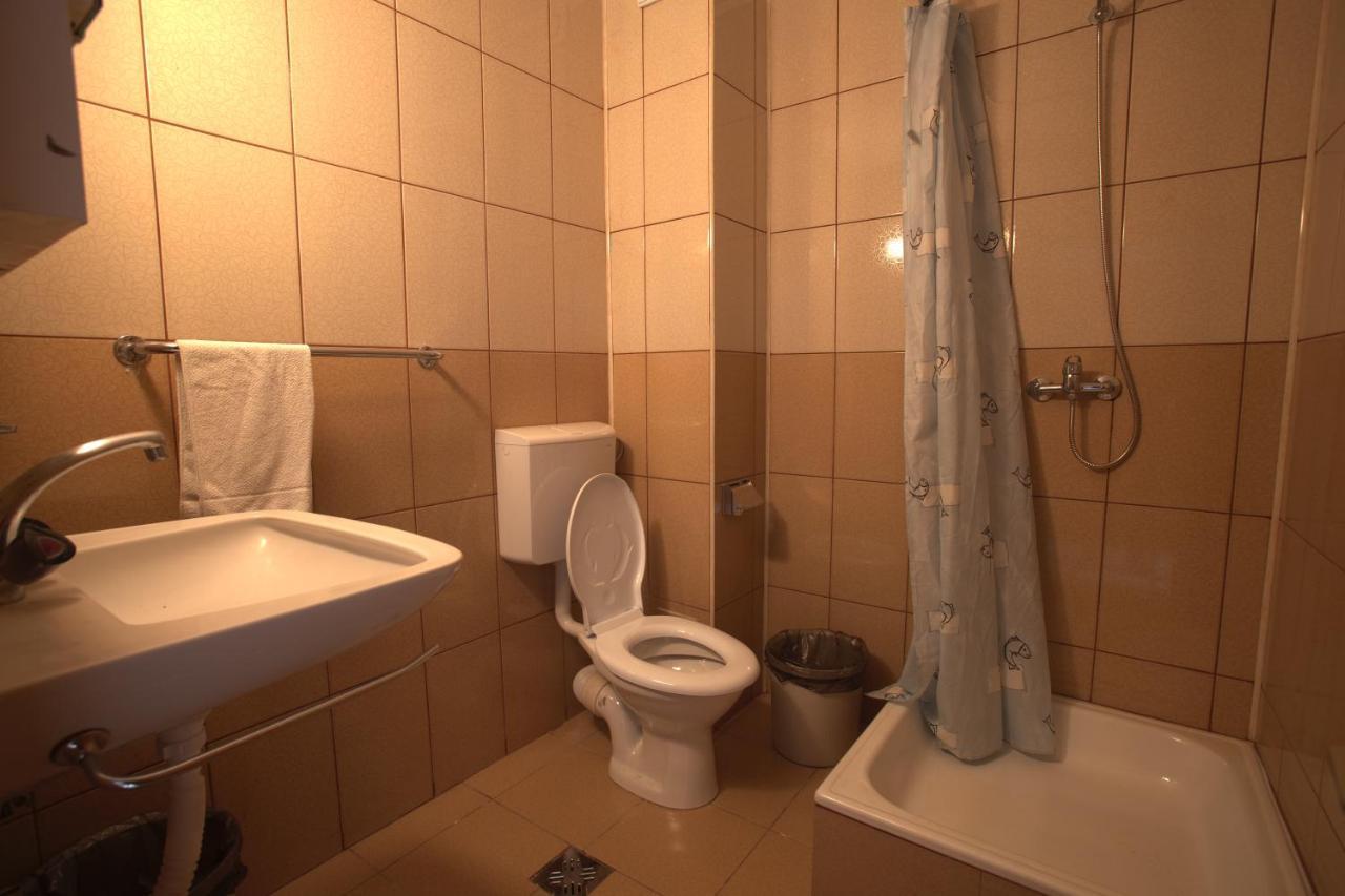 Time-Out - Valea Oltului Hotel Balota  Ngoại thất bức ảnh